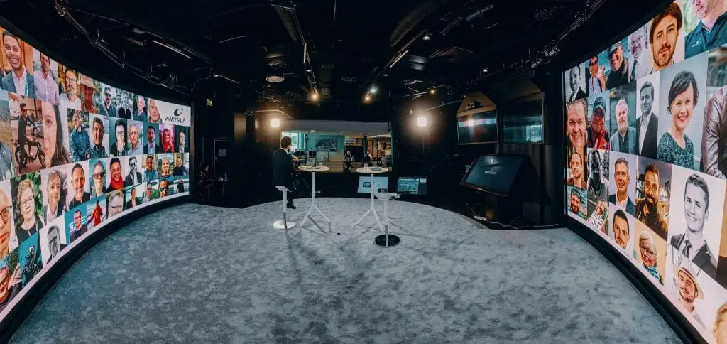 Studiosta lähetetty virtuaalitapahtuma tuo ohjelmaan yllätyksellisyyttä